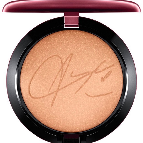 MAC x Aaliyah Baby Girl bronzing Powder - Picture 3 of 6